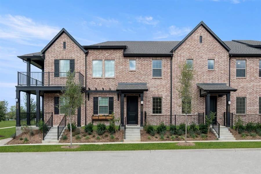 Property photo for 621 Blue Ridge Drive, Mansfield, TX