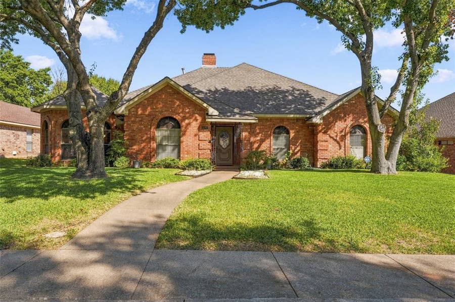 Property photo for 1525 Nettleton Drive, DeSoto, TX