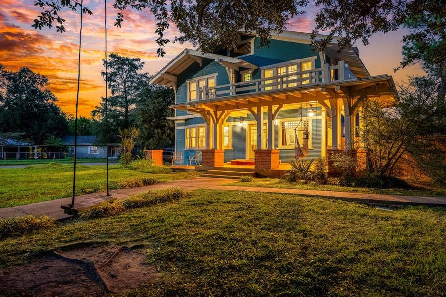 Property photo for 501 E Cobb Street, Groesbeck, TX