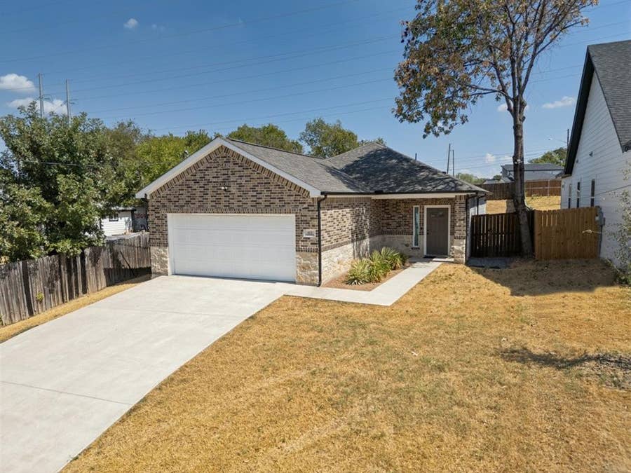 Property photo for 612 S Moore Street, Dallas, TX