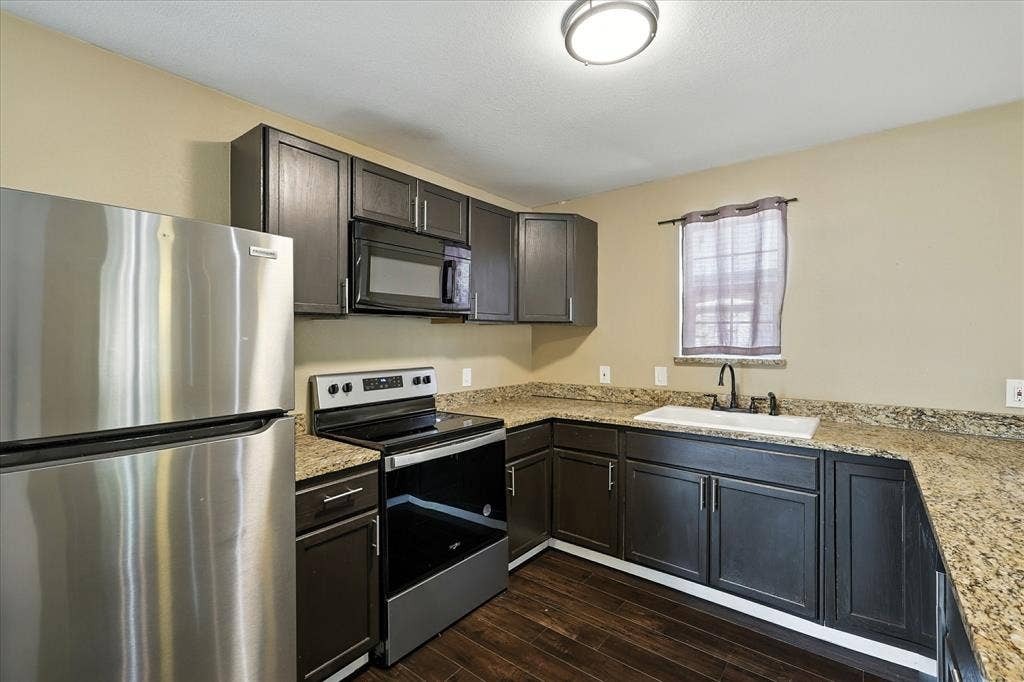 7243 Ash Street, Frisco, TX 75034 7243 Ash Street, Frisco, TX 75034