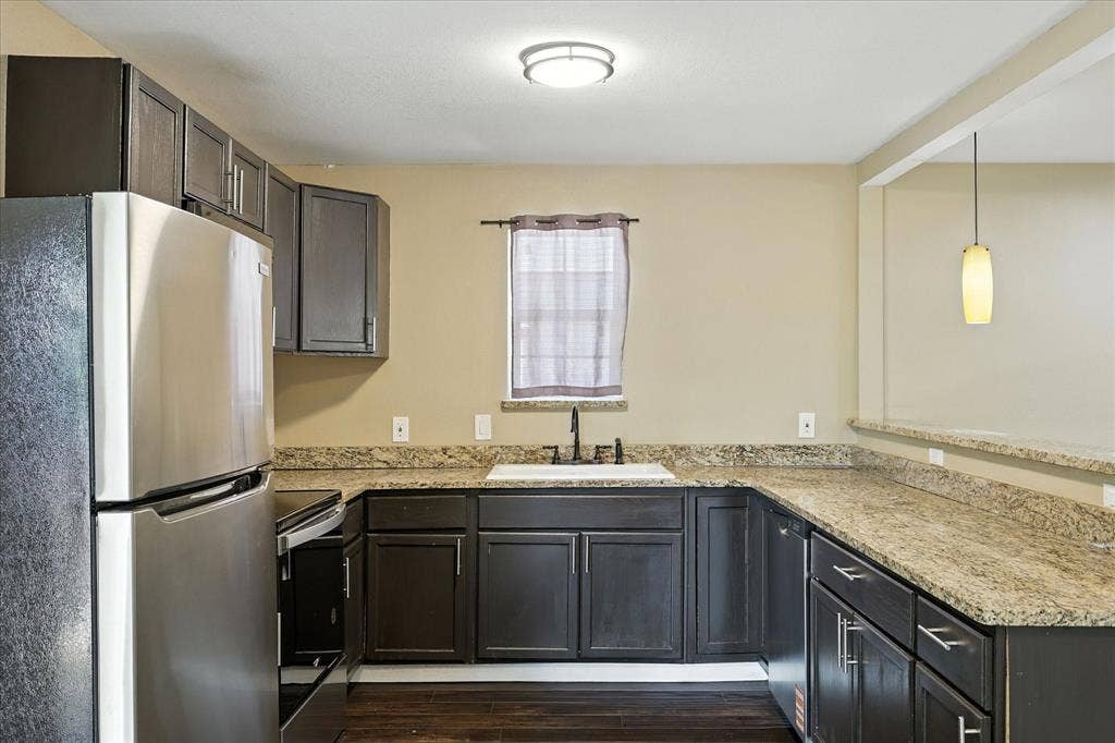 7243 Ash Street, Frisco, TX 75034 7243 Ash Street, Frisco, TX 75034