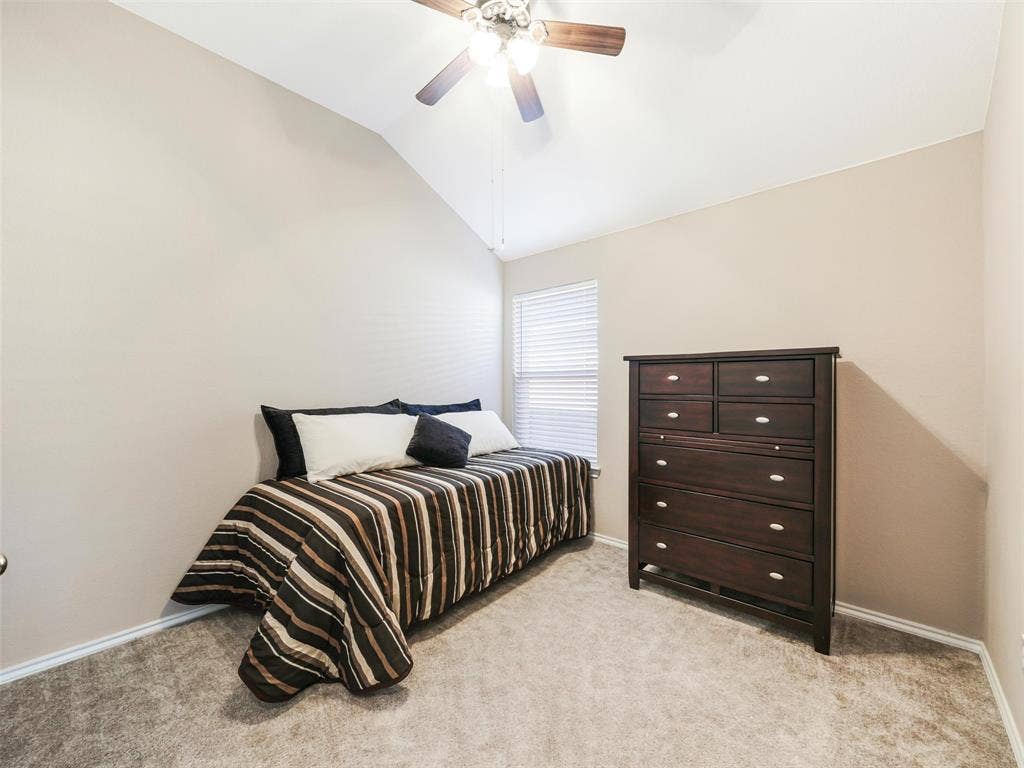 2109 Lilac Circle, McKinney, TX 75071 Guest bedroom