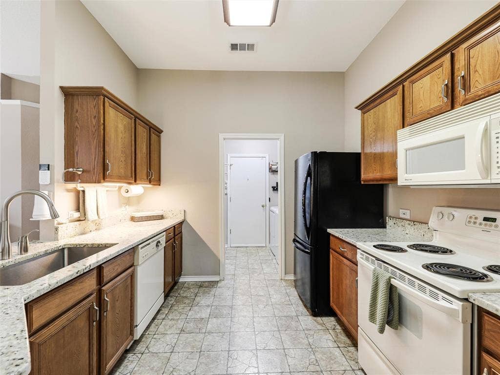2109 Lilac Circle, McKinney, TX 75071 Kitchen offer granite counters and deep stainless sink