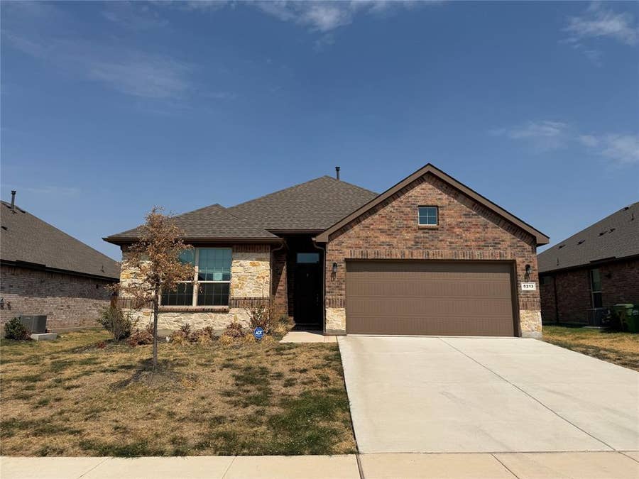 Property photo for 5213 Meadow Lane, Krum, TX
