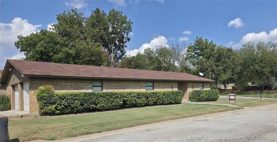 Property photo for 107 E Hallsell Street, Decatur, TX