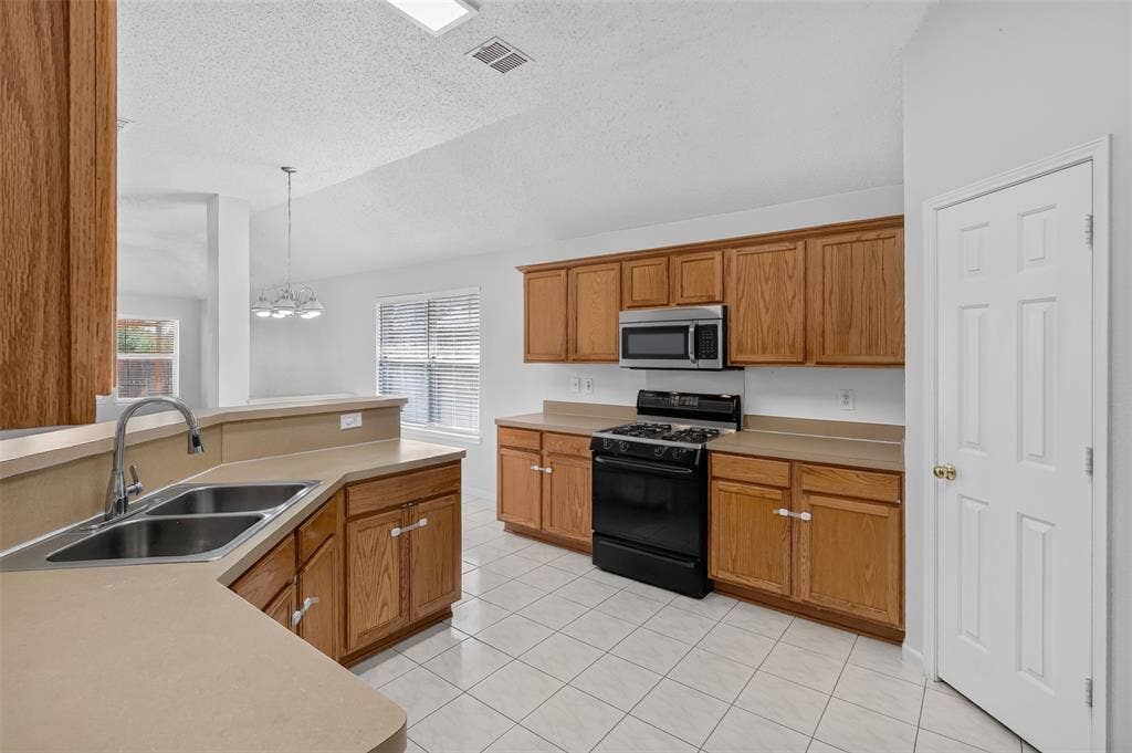 3526 Sedona Drive, Grand Prairie, TX 75052 3526 Sedona Drive, Grand Prairie, TX 75052