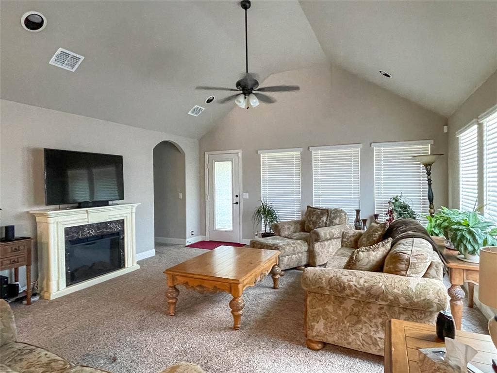 4100 Snowberry Lane, Fort Worth, TX 76036