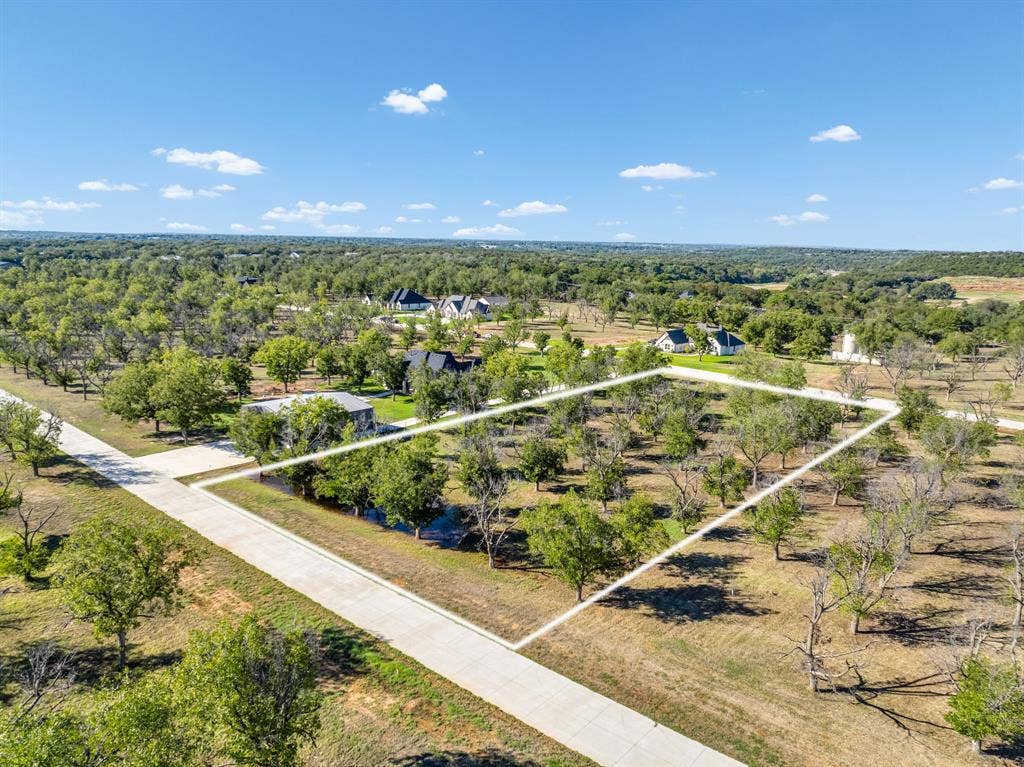 1031 E Landings N, Granbury, TX 76049
