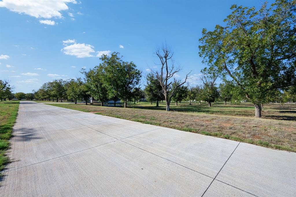 1031 E Landings N, Granbury, TX 76049
