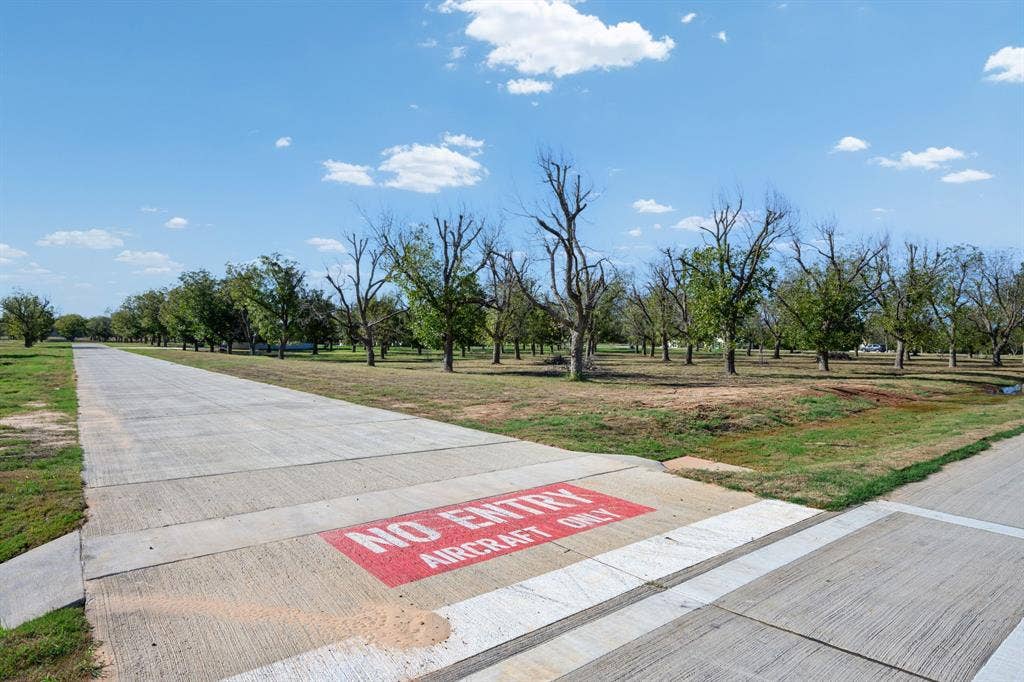 1031 E Landings N, Granbury, TX 76049