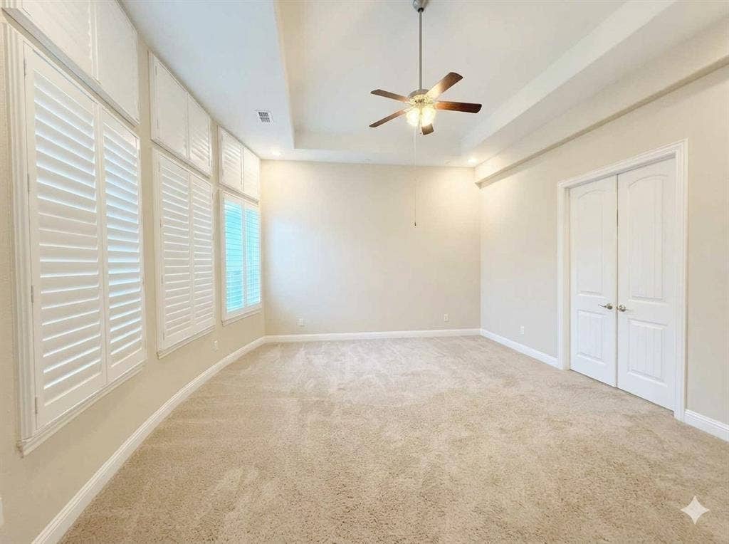 5917 Trantina Lane, Frisco, TX 75035 Recessed lighting, ceiling fan, carpeting, tray ceiling, plantation shutters
