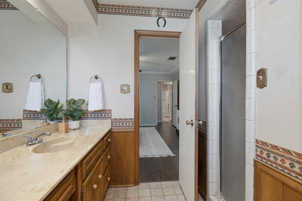 1721 Guildford Street, Garland, TX 75044 1721 Guildford Street, Garland, TX 75044
