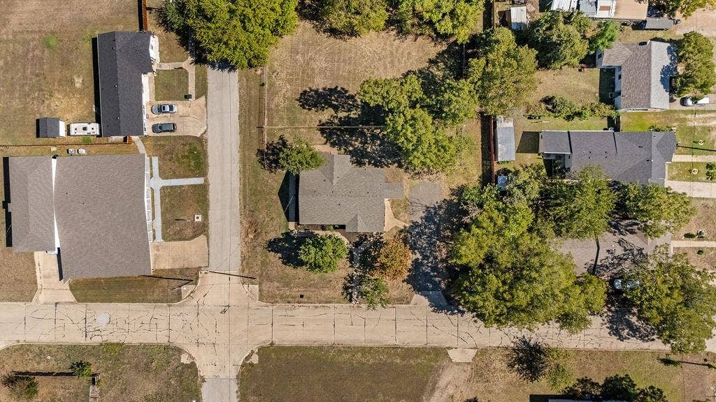 610 N Shawnee Street, Ennis, TX 75119 610 N Shawnee Street, Ennis, TX 75119