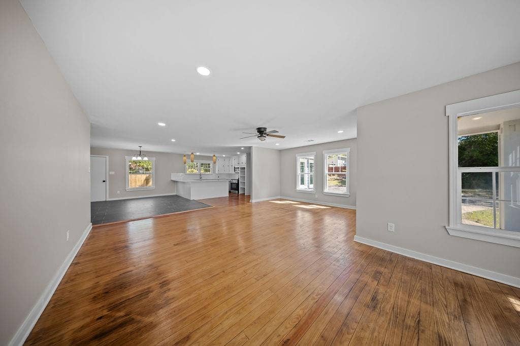 610 N Shawnee Street, Ennis, TX 75119 610 N Shawnee Street, Ennis, TX 75119