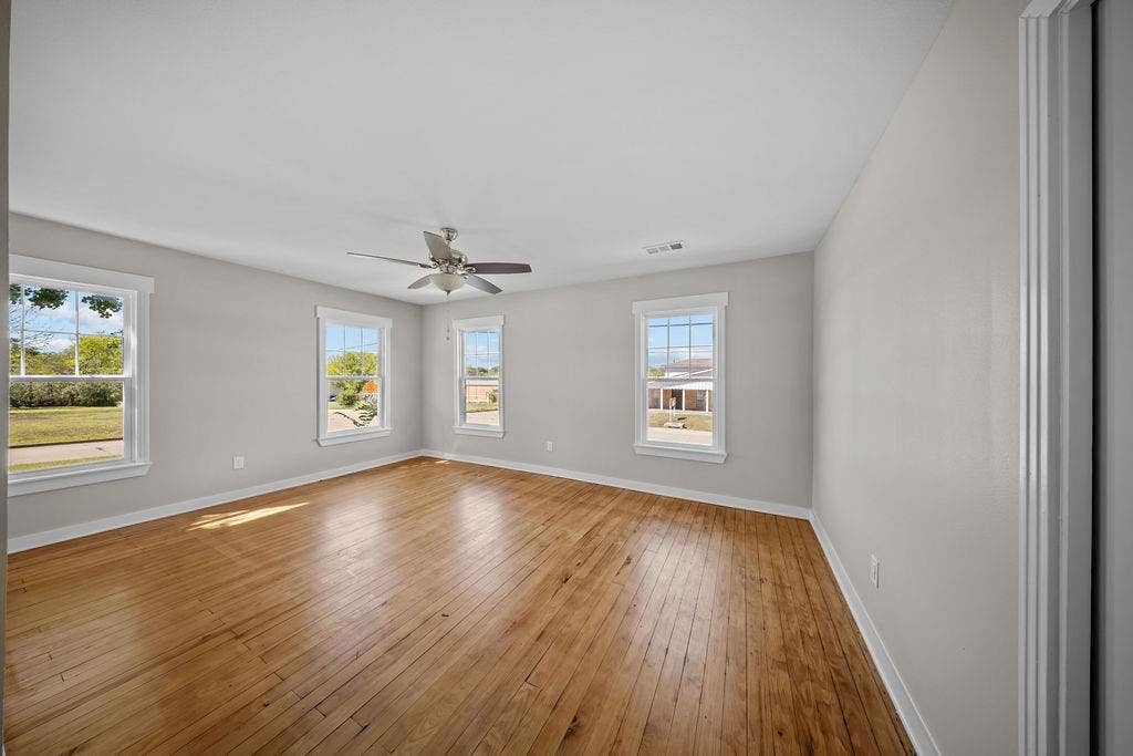 610 N Shawnee Street, Ennis, TX 75119 610 N Shawnee Street, Ennis, TX 75119