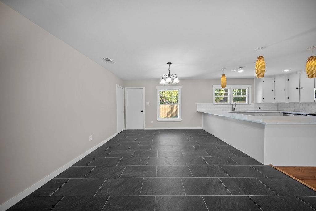 610 N Shawnee Street, Ennis, TX 75119 610 N Shawnee Street, Ennis, TX 75119