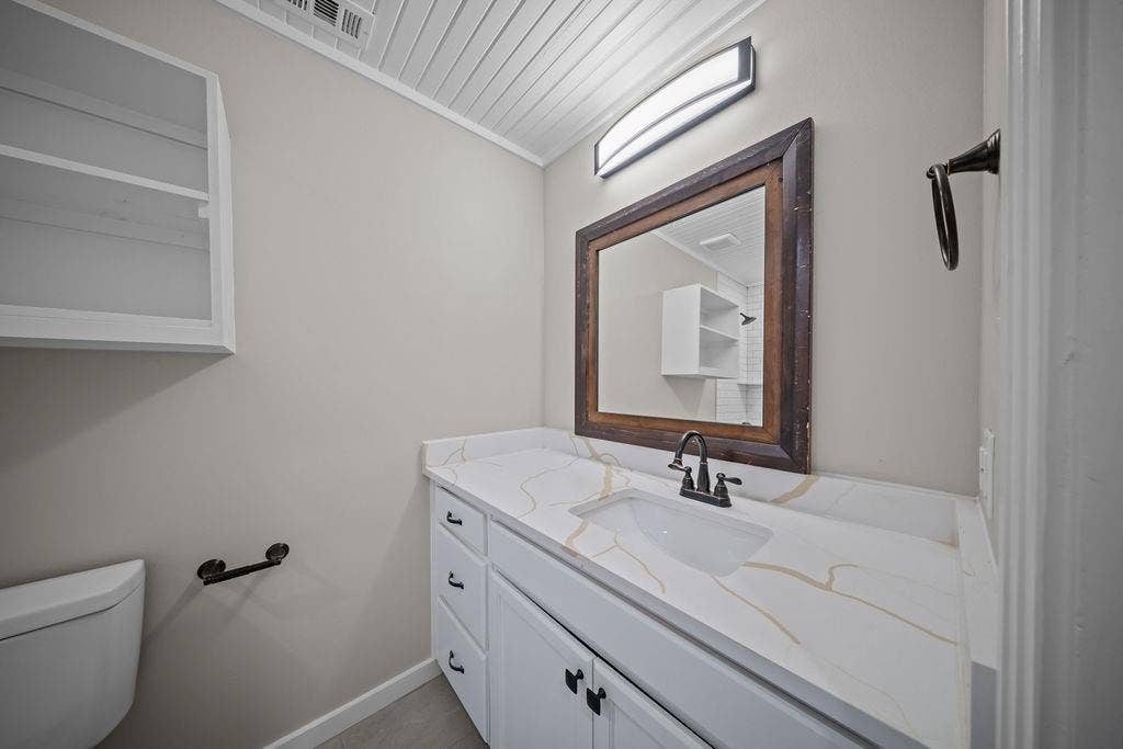 610 N Shawnee Street, Ennis, TX 75119 610 N Shawnee Street, Ennis, TX 75119