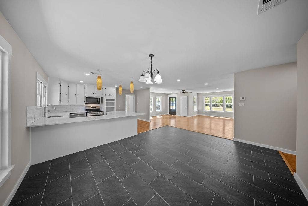 610 N Shawnee Street, Ennis, TX 75119 610 N Shawnee Street, Ennis, TX 75119