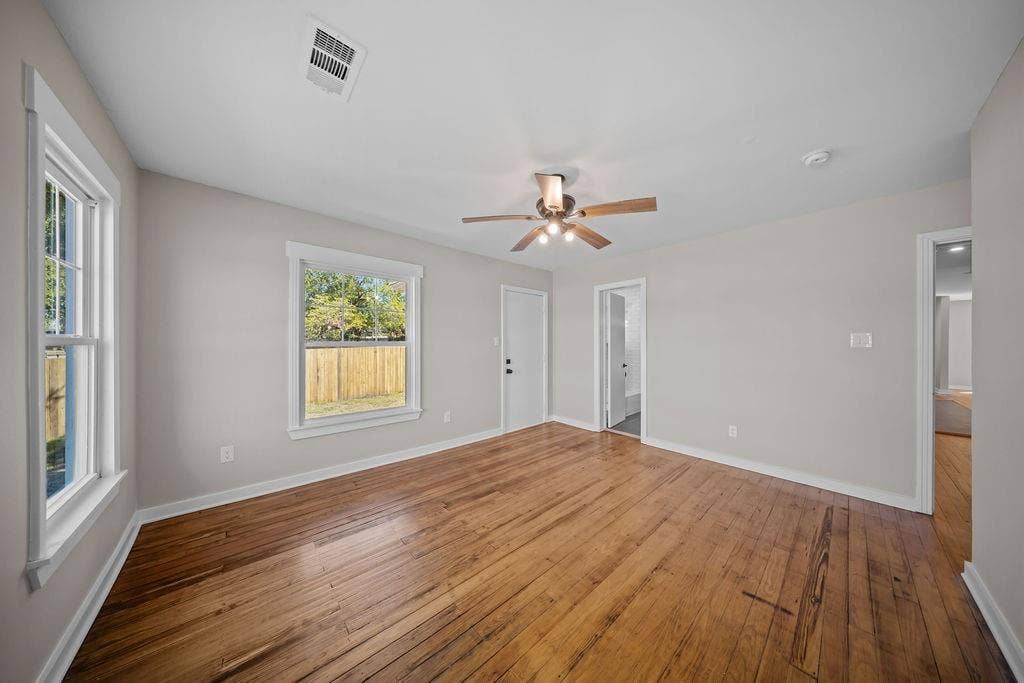 610 N Shawnee Street, Ennis, TX 75119 610 N Shawnee Street, Ennis, TX 75119