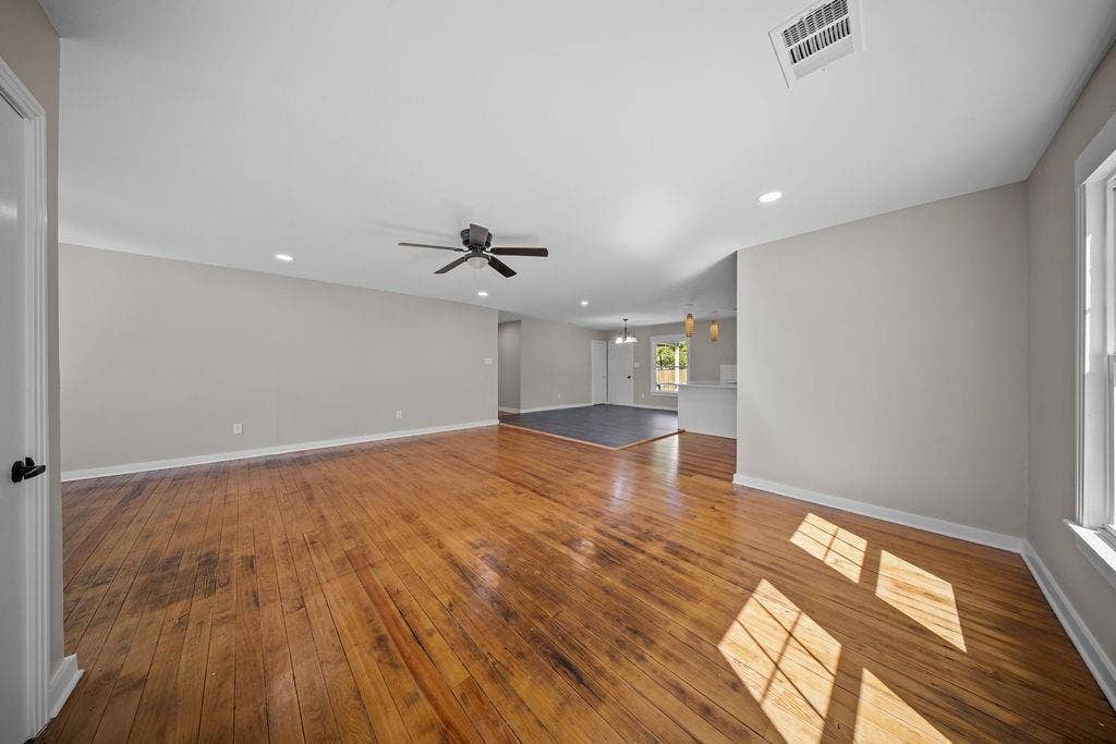 610 N Shawnee Street, Ennis, TX 75119 610 N Shawnee Street, Ennis, TX 75119