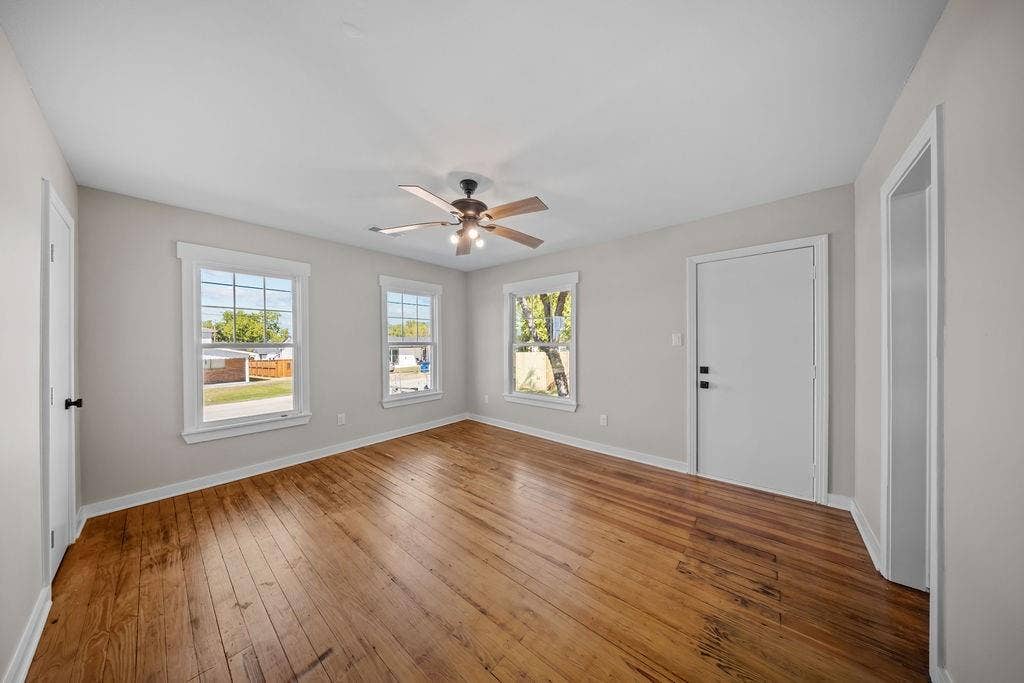 610 N Shawnee Street, Ennis, TX 75119 610 N Shawnee Street, Ennis, TX 75119