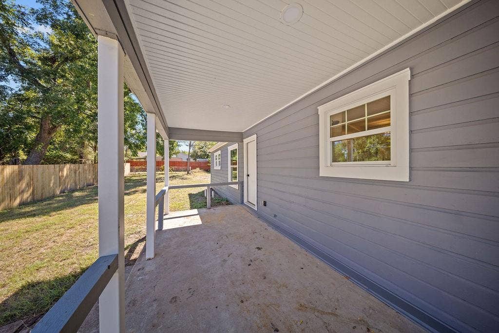 610 N Shawnee Street, Ennis, TX 75119 610 N Shawnee Street, Ennis, TX 75119