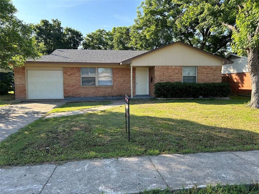 Property photo for 13836 Stardust Lane, Farmers Branch, TX