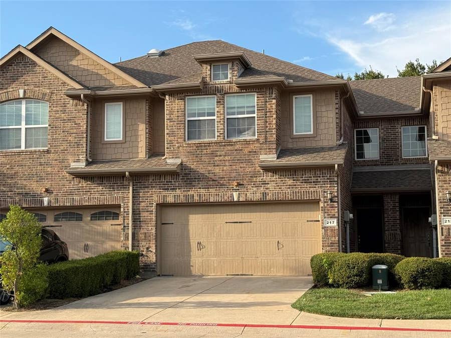 Property photo for 217 Barrington Lane, Lewisville, TX
