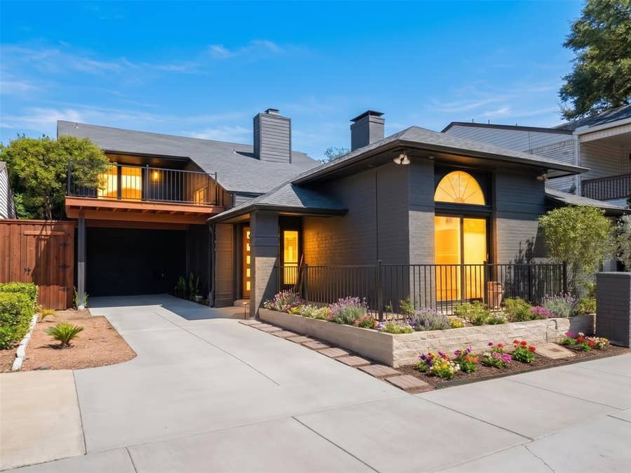 Property photo for 820 Pavillion Street, Dallas, TX