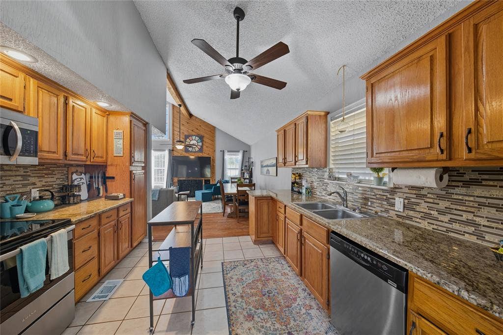 517 Shore Line Drive, Tool, TX 75143 517 Shore Line Drive, Tool, TX 75143