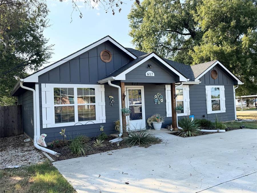 Property photo for 617 N Jordan Street, Whitesboro, TX