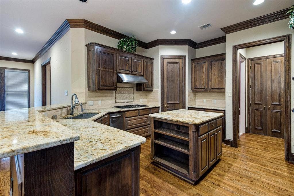 5933 King William Drive, Plano, TX 75093 5933 King William Drive, Plano, TX 75093