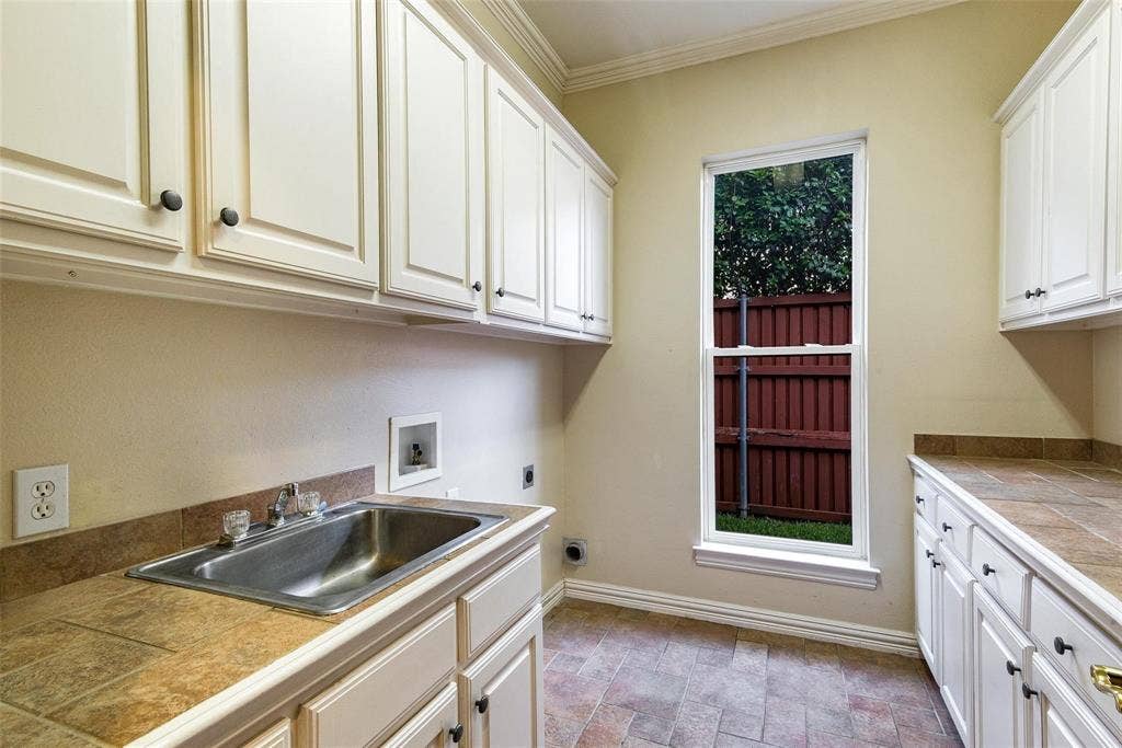 5933 King William Drive, Plano, TX 75093 5933 King William Drive, Plano, TX 75093
