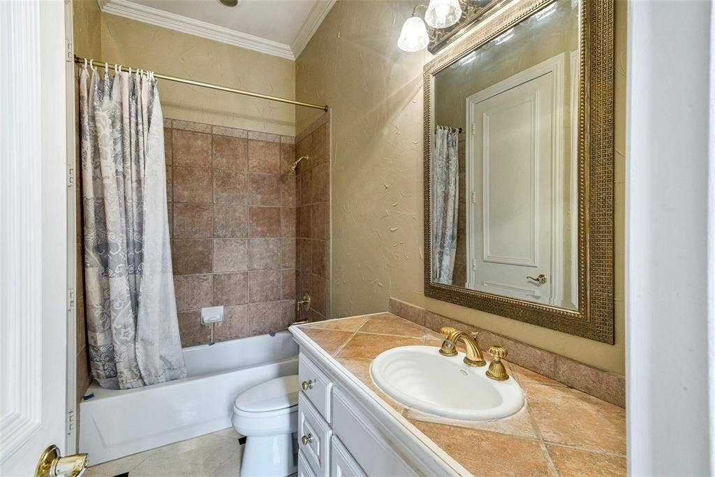 5933 King William Drive, Plano, TX 75093 5933 King William Drive, Plano, TX 75093