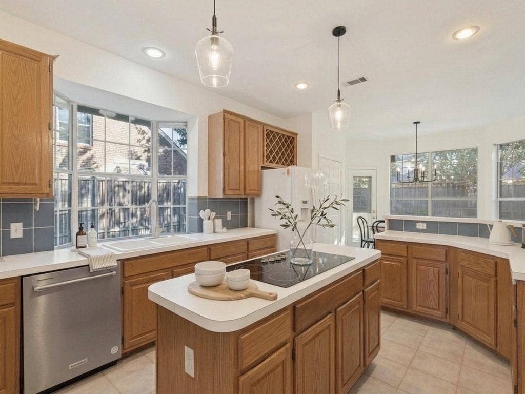 2032 Liverpool Drive, Plano, TX 75025 Kitchen with virtually staged accents