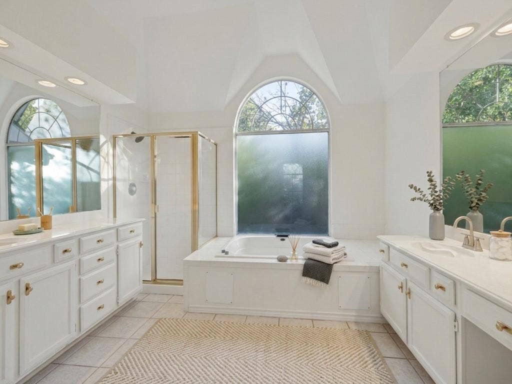 2032 Liverpool Drive, Plano, TX 75025 Primary bathroom with virtually staged decor