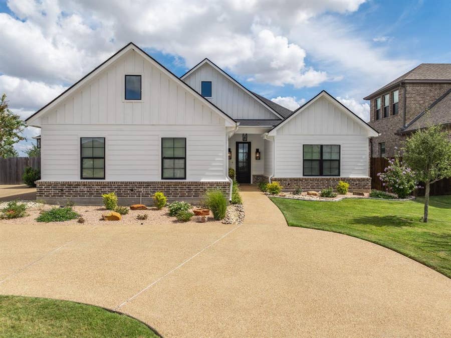 Property photo for 2108 Stinson Court, Lorena, TX