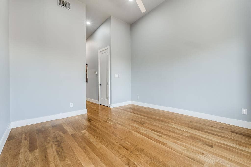 805 Pavillion Street, #103, Dallas, TX 75204 Hardwood flooring, painted walls, vaulted ceiling, recessed lighting, and a ceiling fan
