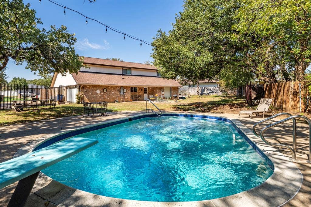 1803 Arrowhead Drive, Pantego, TX 76013