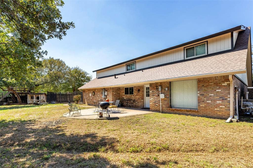 1803 Arrowhead Drive, Pantego, TX 76013