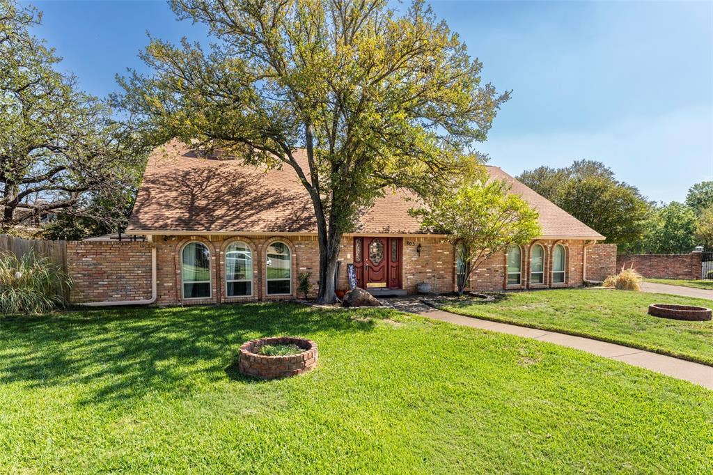 1803 Arrowhead Drive, Pantego, TX 76013