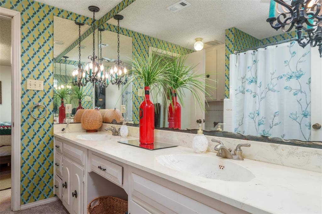1803 Arrowhead Drive, Pantego, TX 76013