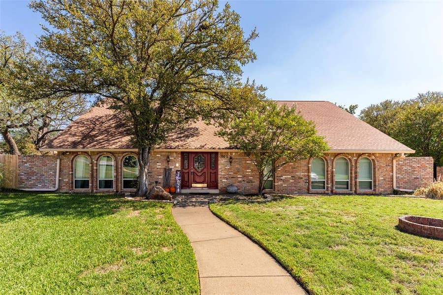 Property photo for 1803 Arrowhead Drive, Pantego, TX