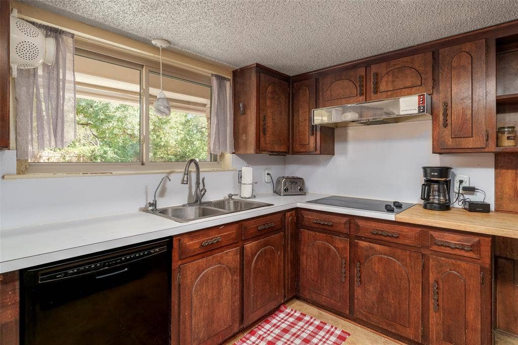 1803 Arrowhead Drive, Pantego, TX 76013