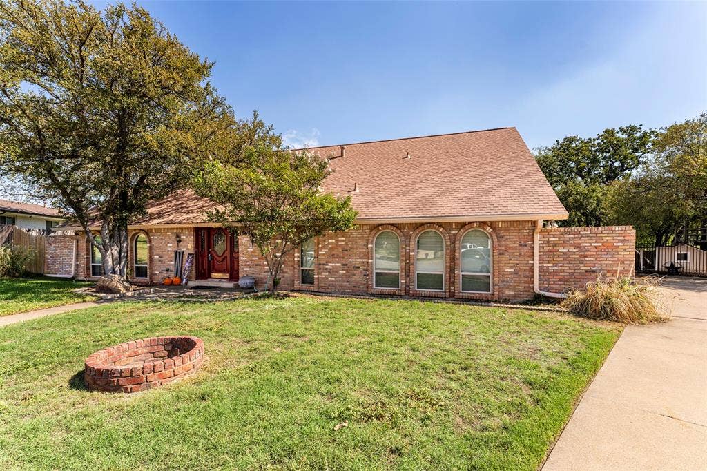 1803 Arrowhead Drive, Pantego, TX 76013