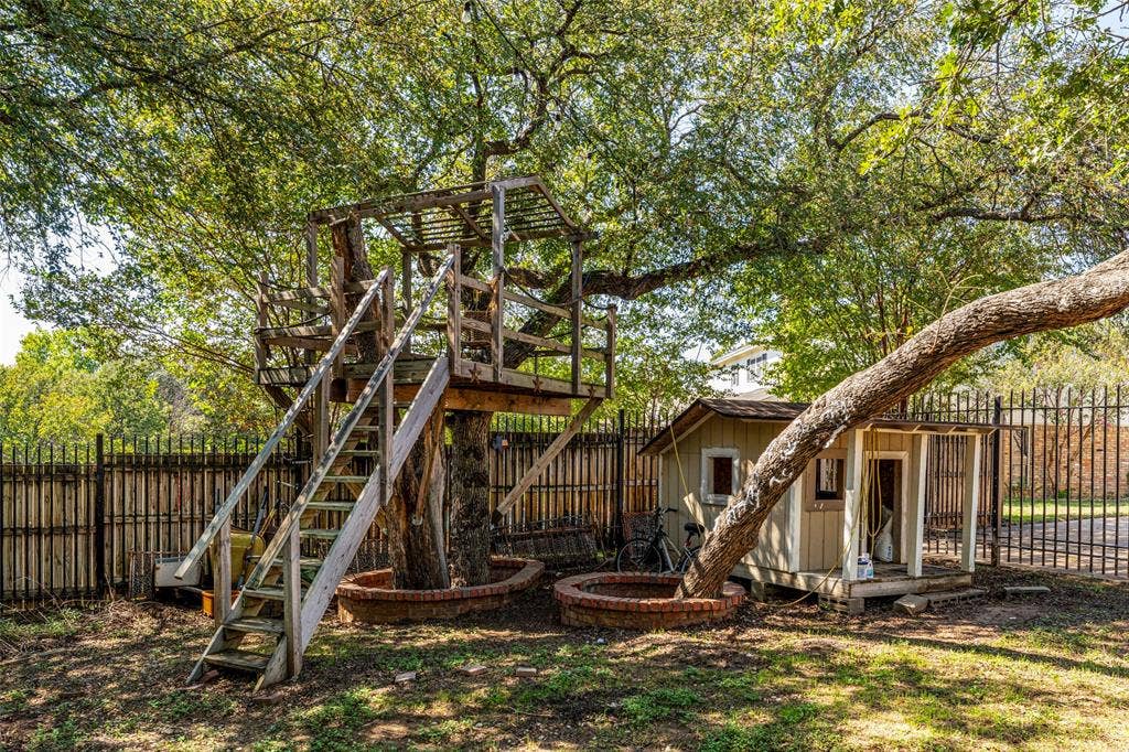 1803 Arrowhead Drive, Pantego, TX 76013