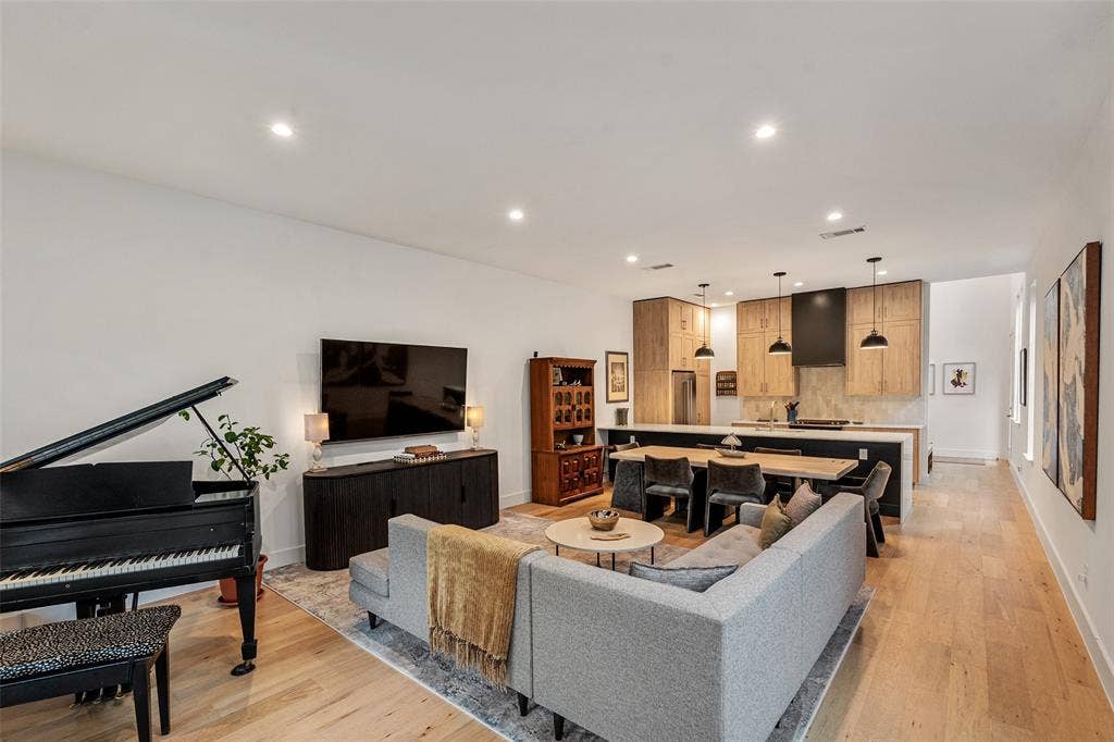 1220 Haines Avenue, Dallas, TX 75208