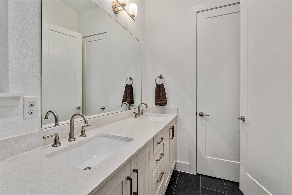 1220 Haines Avenue, Dallas, TX 75208