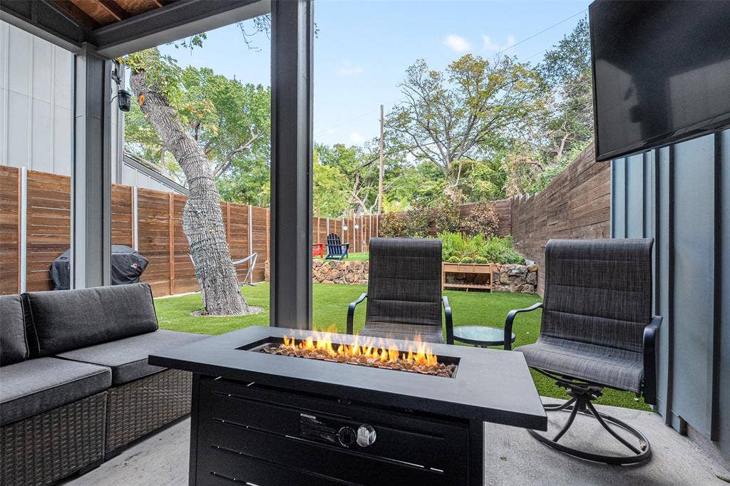 1220 Haines Avenue, Dallas, TX 75208